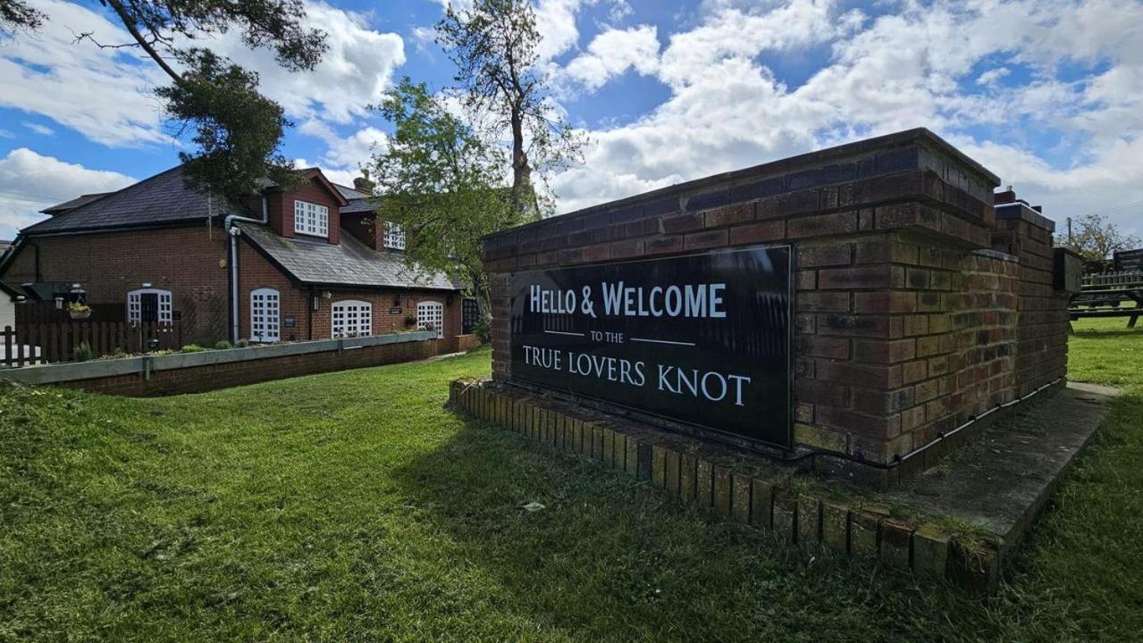 True Lovers Knot Blandford Forum Exterior photo